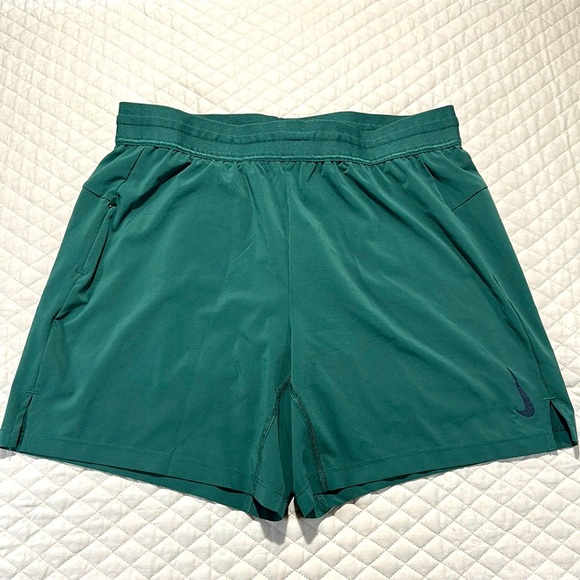 NIKE DRI Fit Running Athletic Short. Dark Green. Size Large Standard Fit. - Picture 3 of 10